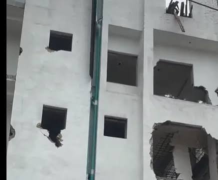 Lagos Demolishes Sinking Six-Storey Building In Ikoyi To Avert Collapse
